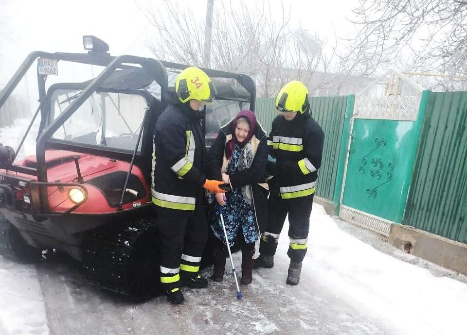 Ambulanțe blocate și copaci căzuți: Salvatorii au intervenit în 33 situații de risc