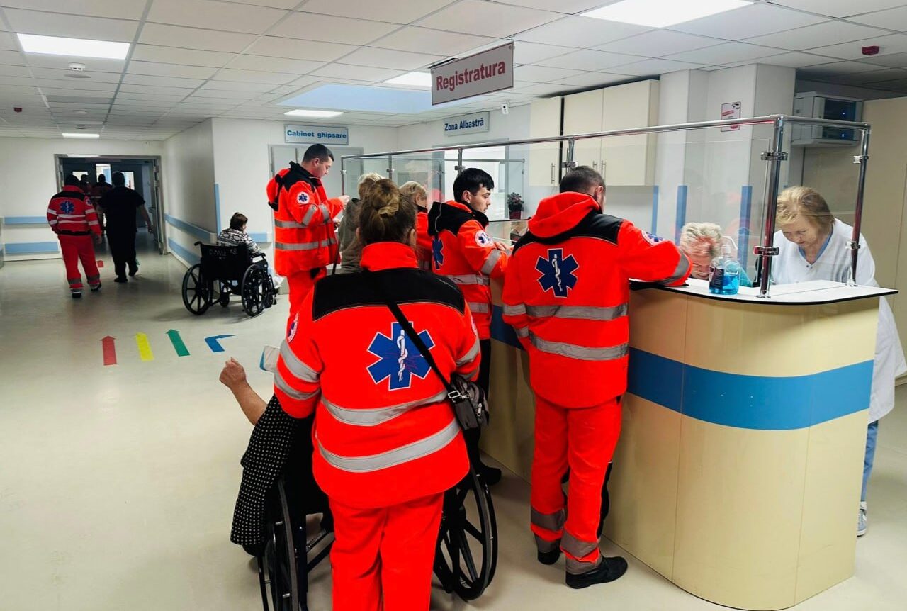 Guvernul schimbă programul de lucru din cauza poleiului: ziua începe de la ora 09:00 în toată țara