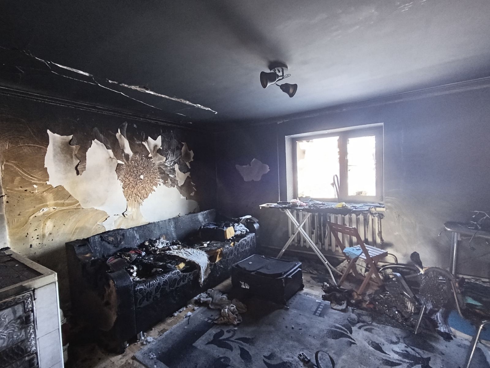 Explozie într-o casă din Ialoveni. Proprietarul a ajuns în stare gravă la spital