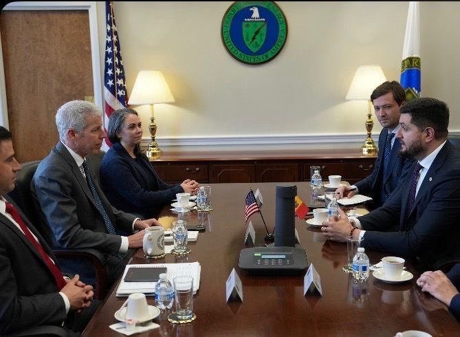 Dezvoltarea coridorului vertical de gaze, printre temele discutate de ministrul Dorin Junghietu și oficiali americani