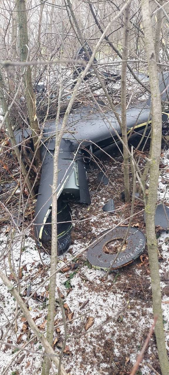 O dronă de peste doi metri, găsită în grădina unei case din raionul Ștefan Vodă