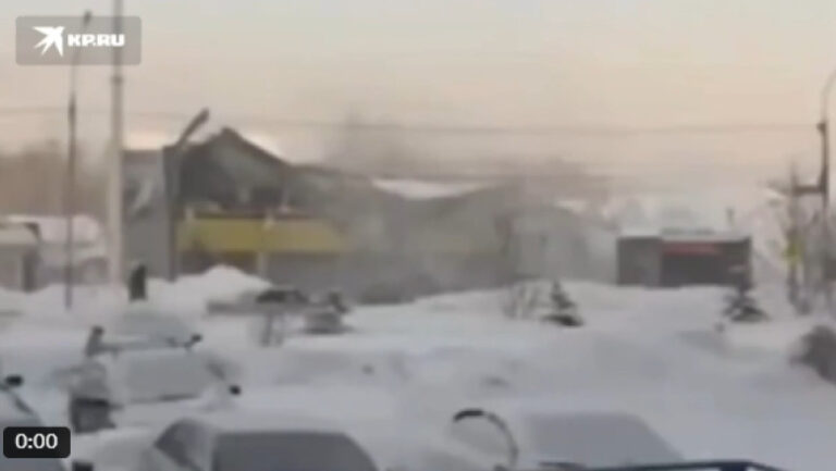 O persoană a decedat și alte două sunt rănite după ce acoperișul unui centru comercial s-a prăbușit în Siberia