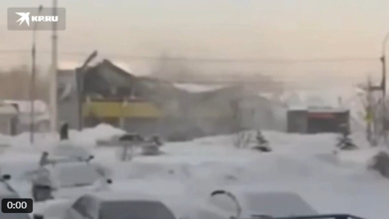 O persoană a decedat și alte două sunt rănite după ce acoperișul unui centru comercial s-a prăbușit în Siberia