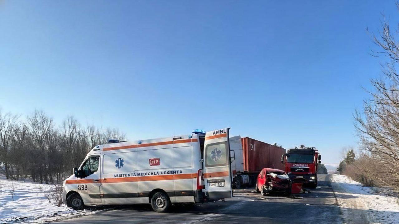 Accident grav la Anenii Noi: O femeie de 61 de ani și-a pierdut viața după ciocnirea dintre un automobil și un camion