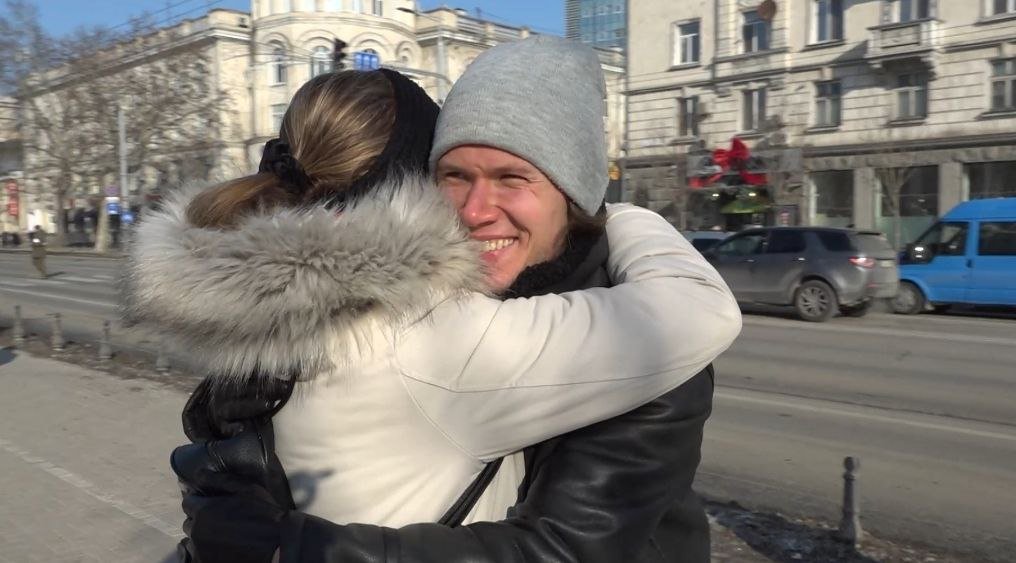 Ziua Internațională a Îmbrățișărilor, marcată pe 21 ianuarie.  Un gest simplu, dar cu un impact profund