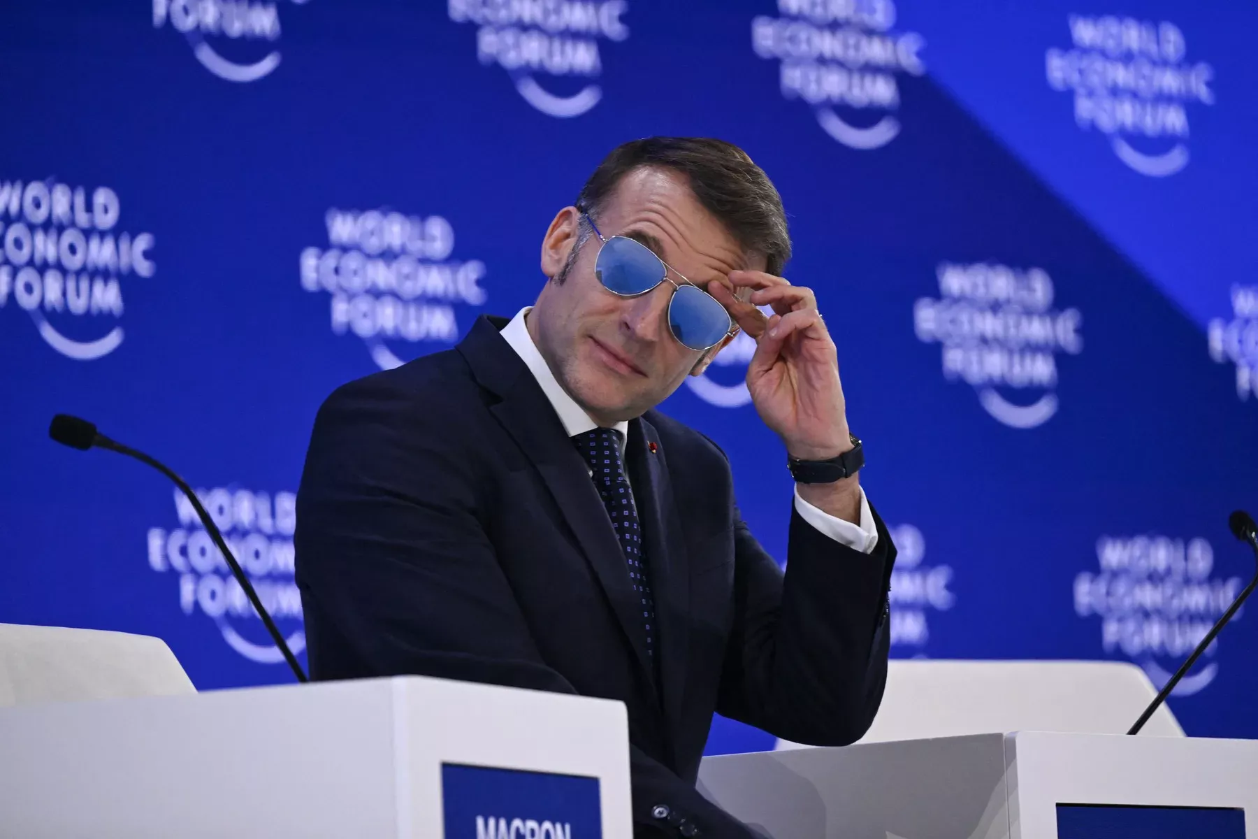 O pereche de ochelari a zguduit bursa: acțiunile unui producător au explodat după apariția lui Macron la Davos