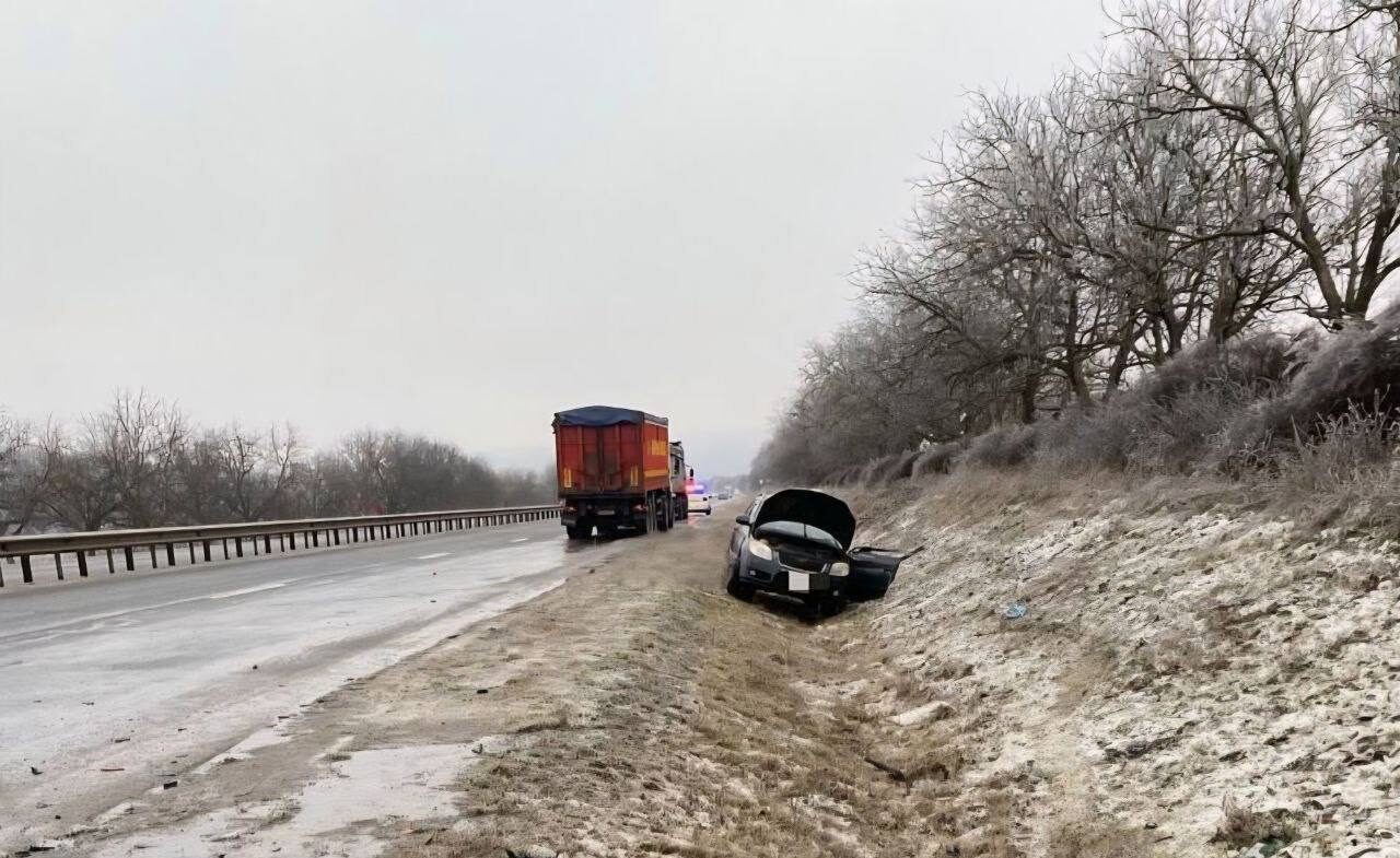 Depășire riscantă cu final tragic. Un bărbat a murit într-un accident rutier produs la Orhei