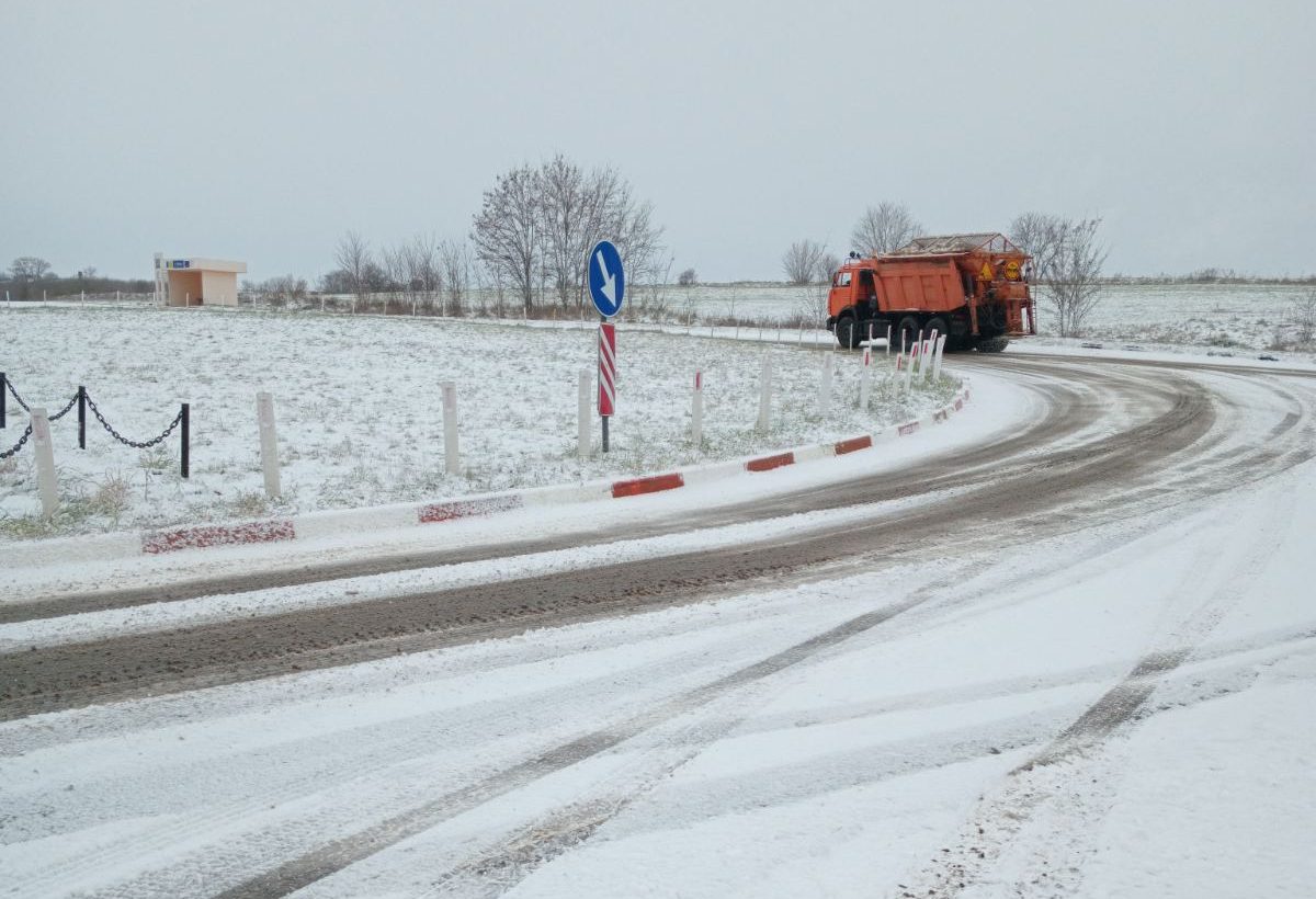 Restricții pentru camioane în sudul țării din cauza condițiilor meteo