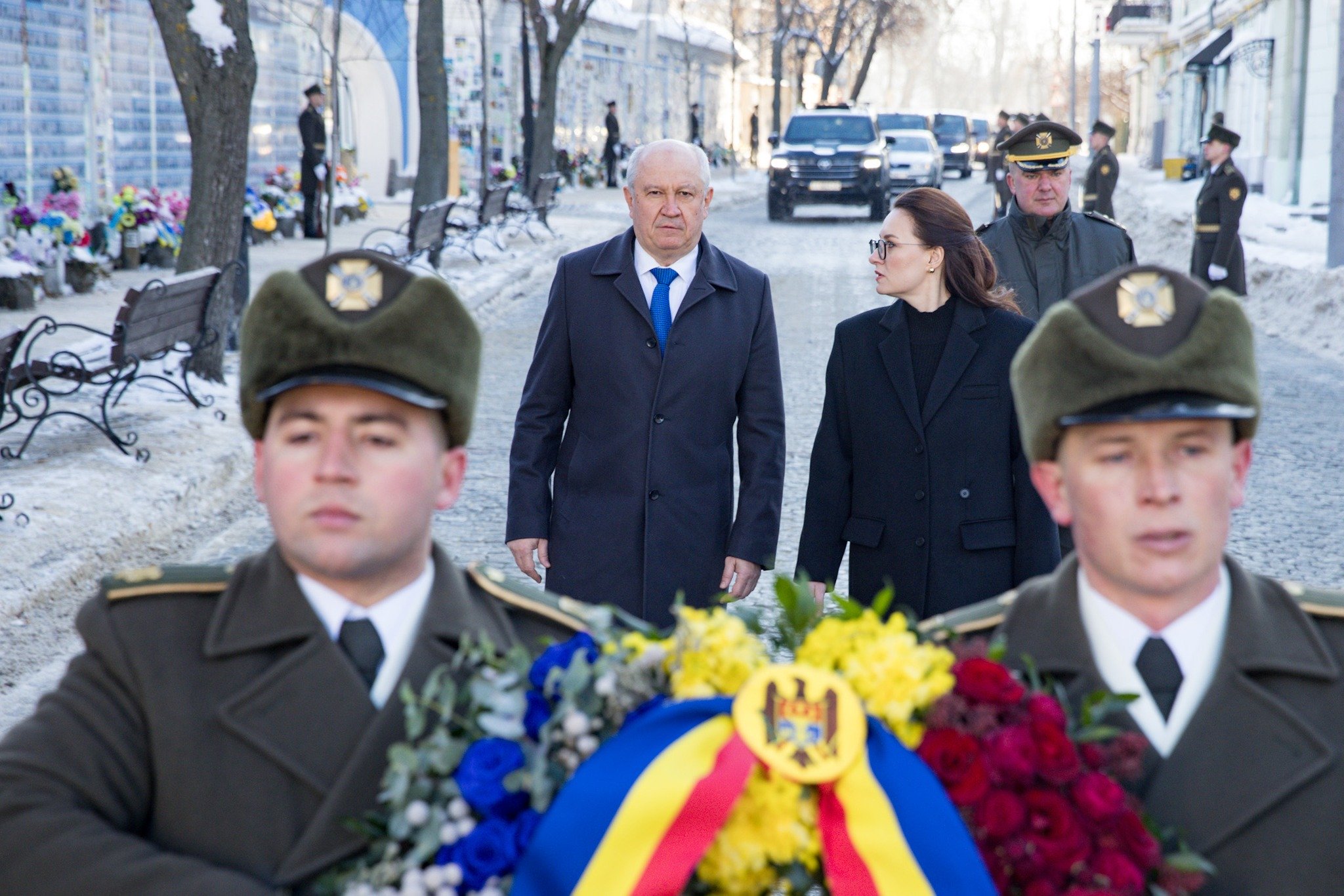 Premierul Alexandru Munteanu aduce la Kiev un omagiu eroilor ucraineni