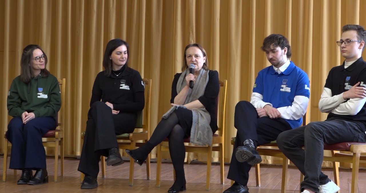 Elevii din Chișinău discută cu ambasadoarea UE despre studii, Erasmus și oportunități după aderarea Moldovei la UE