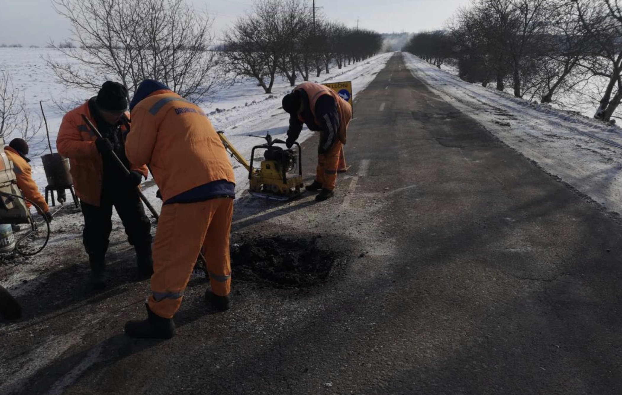 După polei, drumurile au devenit un adevărat traseu cu obstacole. Mai mulți șoferi s-au ales cu mașinile distruse