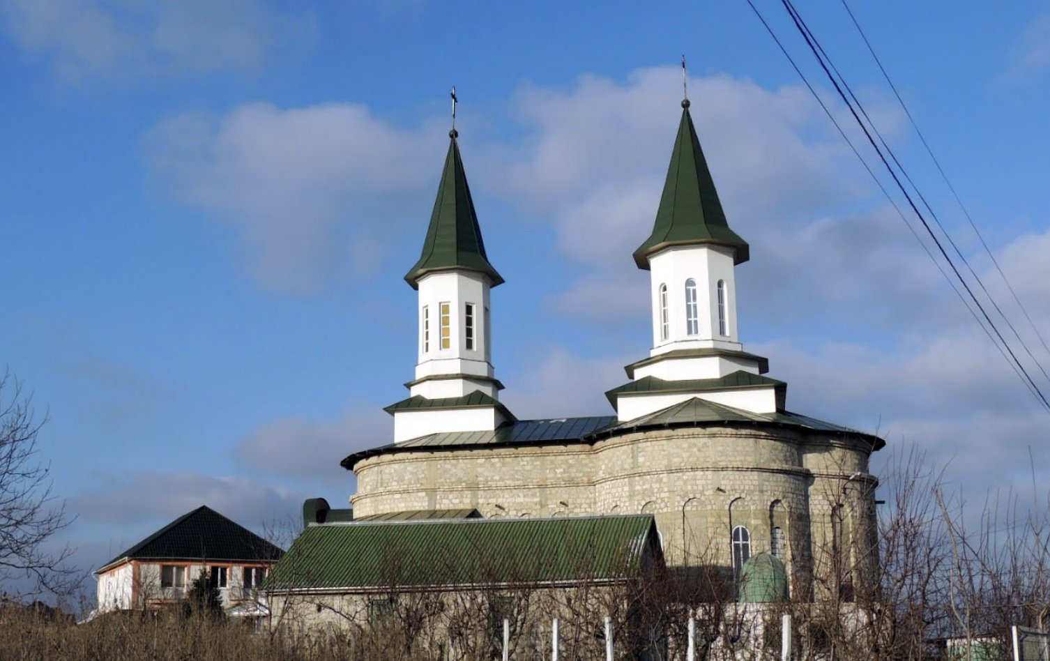 Tensiuni la Mănăstirea din Durlești: Starețul,  internat în stare gravă la spital după un conflict