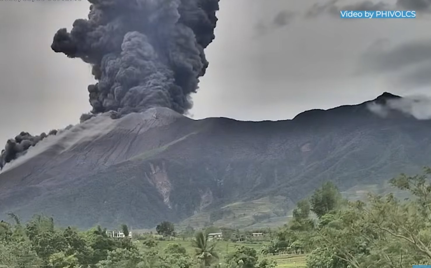 Alertă în Filipine: Vulcanul Kanlaon a erupt și a aruncat cenușă la 2.000 de metri