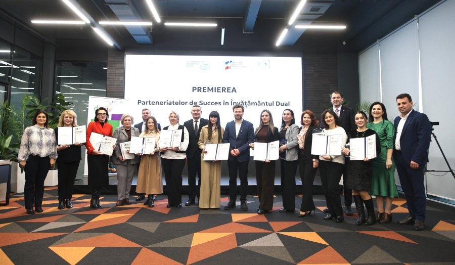 Șase instituții profesional-tehnice au primit câte 500.000 de lei pentru performanță în învățământul dual