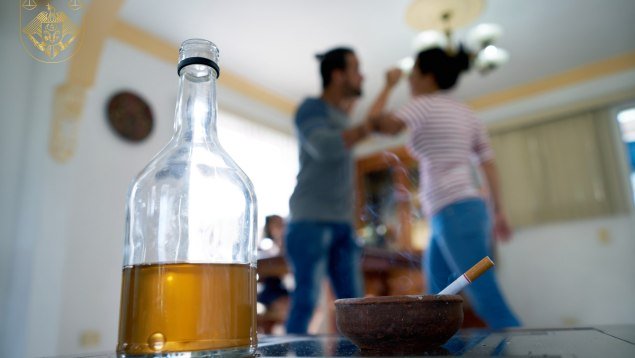 Femeie de 44 de ani, trimisă după gratii pentru că și-ar fi înjunghiat concubinul