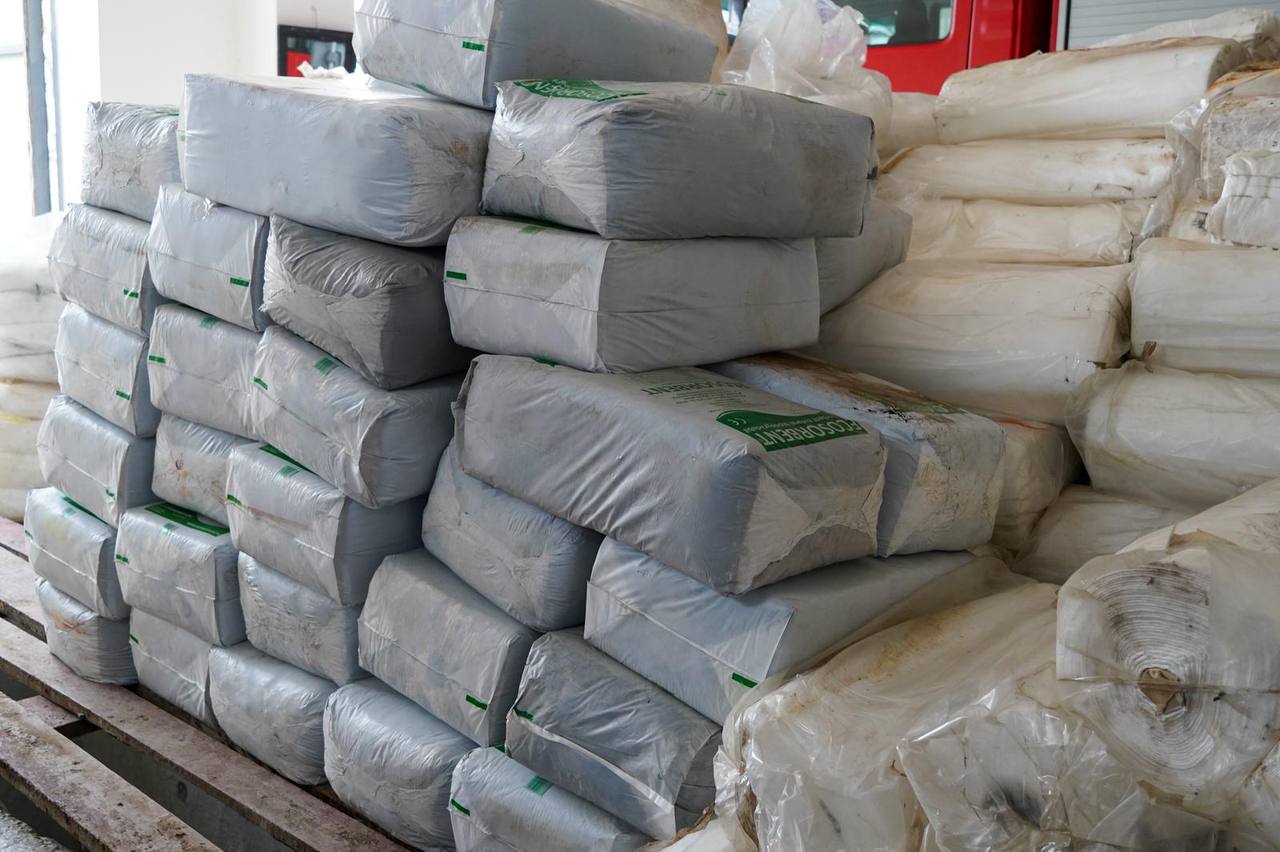 Stocuri noi de materiale pentru combaterea poluării pe Nistru. Intervențiile continuă în teren