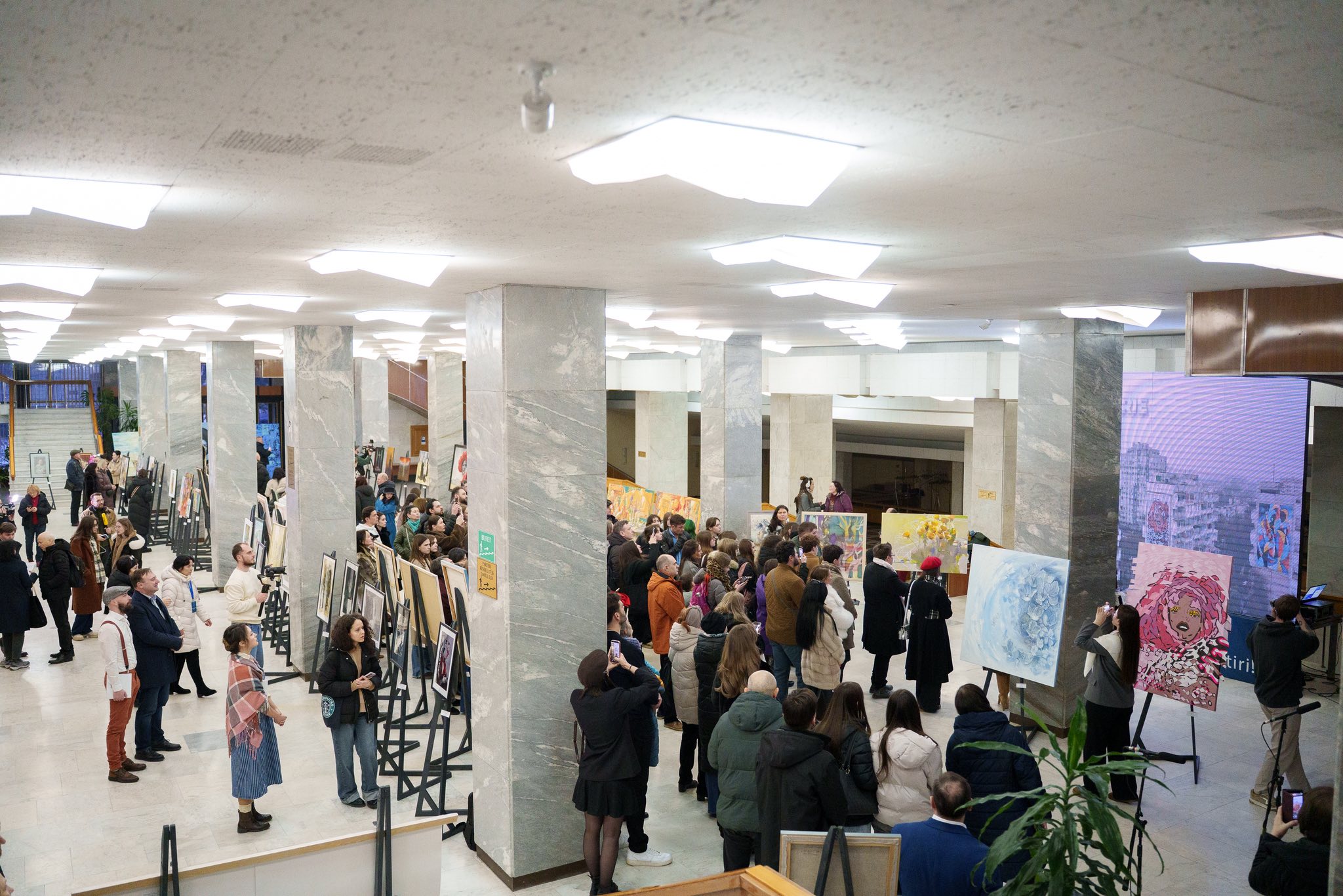 Lucrările a zeci de artiști, expuse la Palatul Național „Nicolae Sulac” în cadrul Moldova Art Week