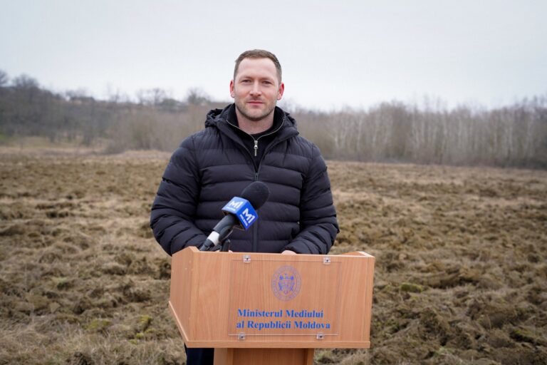 Noi pete de petrol pe Nistru. Ministrul Mediului: „Rămânem vigilenți și continuăm intervențiile”