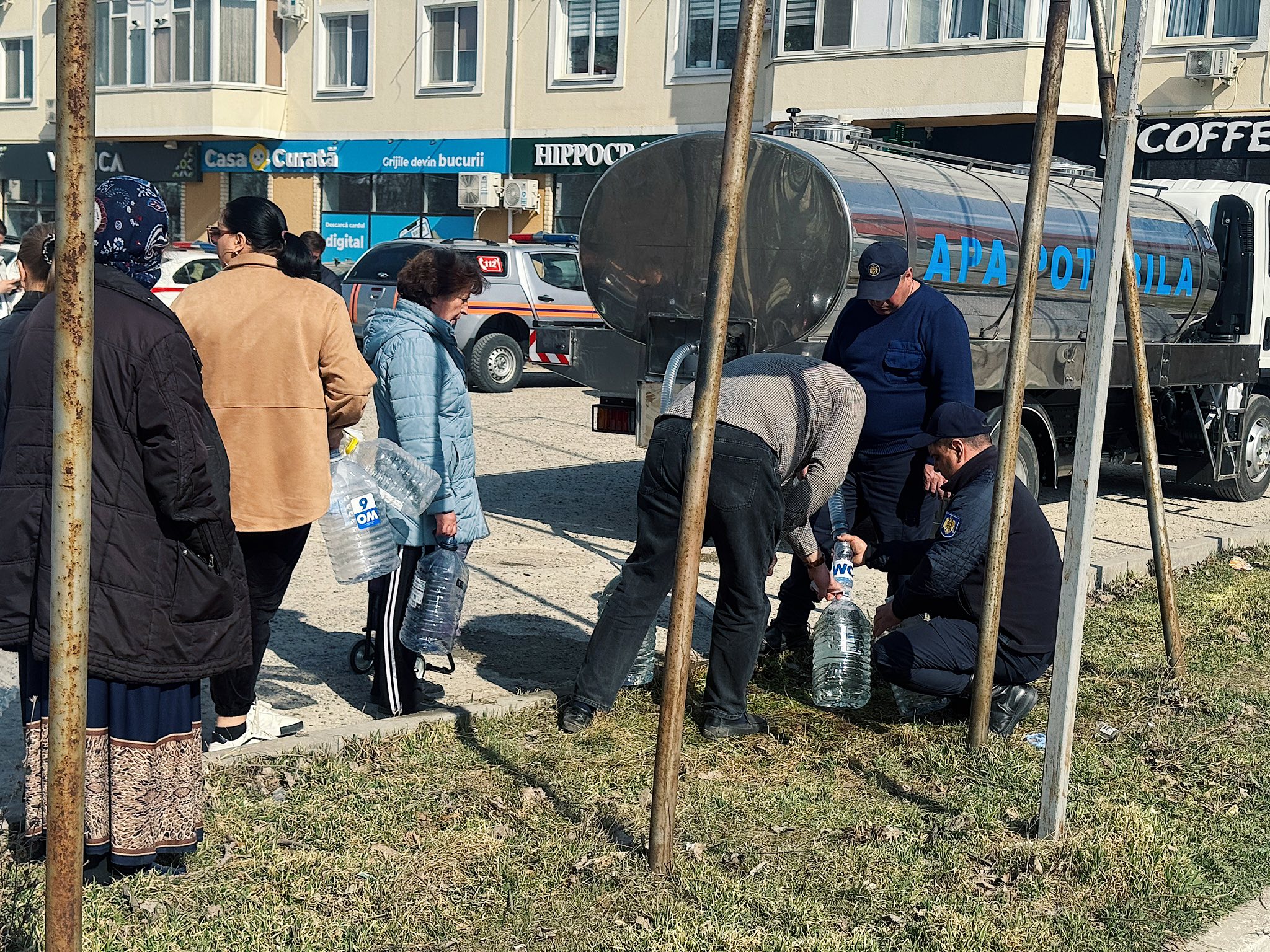 Apă livrată cu autocisterne la Bălți. Autoritățile au verificat situația din teren