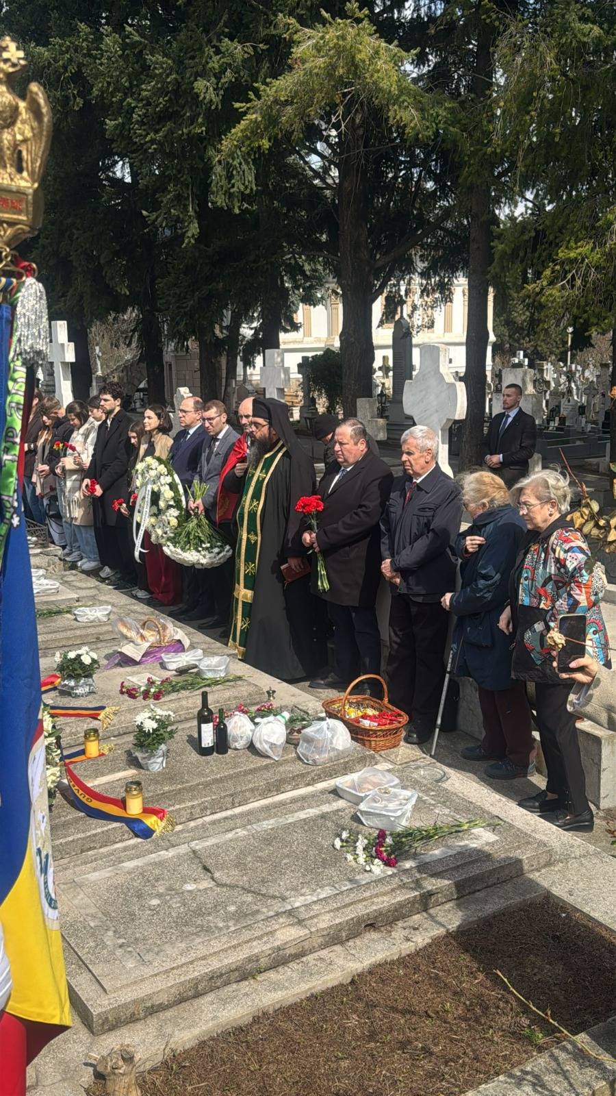 Conducerea DRRM a depus flori la mormintele artizanilor Unirii, în ziua în care se împlinesc 108 ani de la Unire