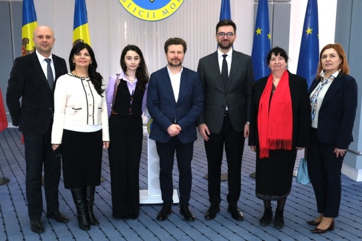 Premieră pentru instituțiile de învățământ din Republica Moldova: vor beneficia de o rețea de laboratoare literare