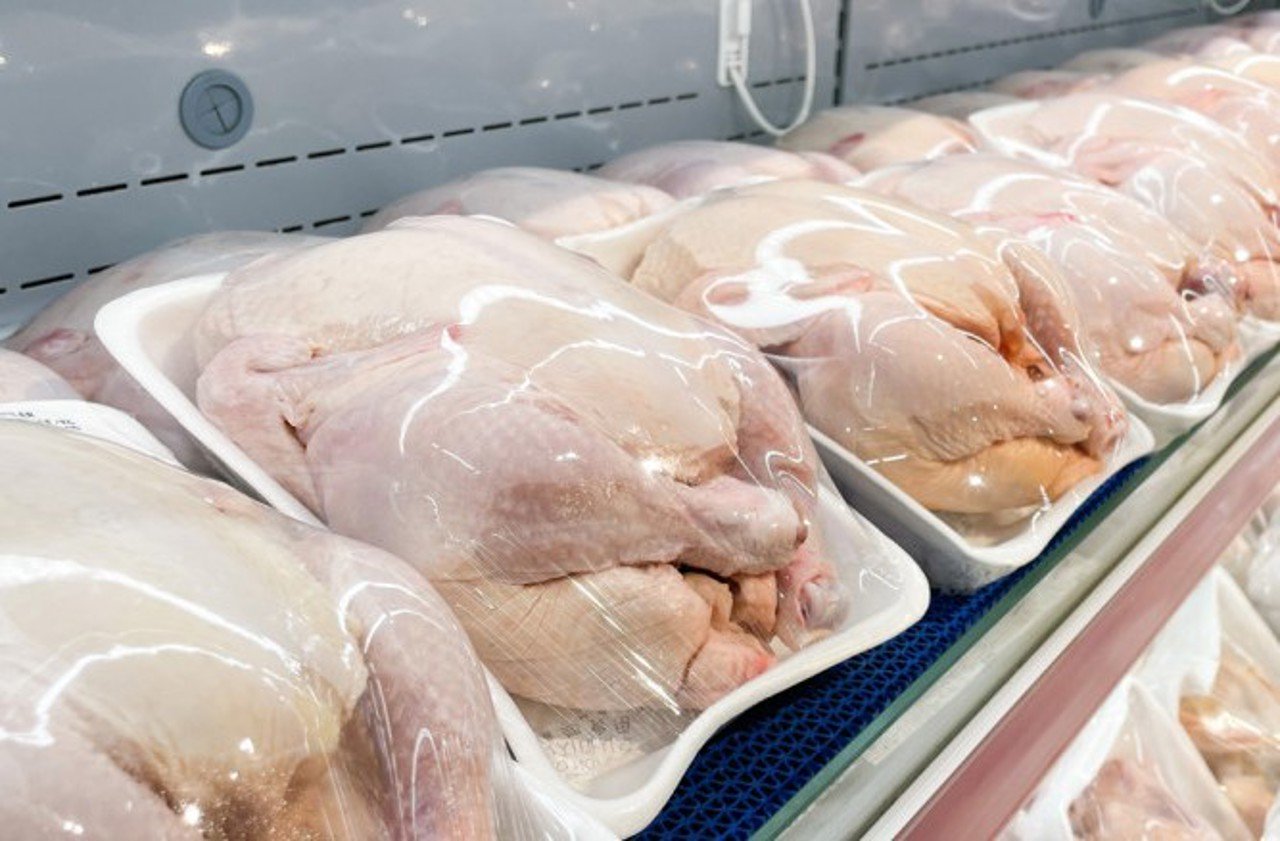 Carnea de pasăre din Ucraina ar putea reveni pe piața din Moldova. Autoritățile au stabilit reguli noi pentru import