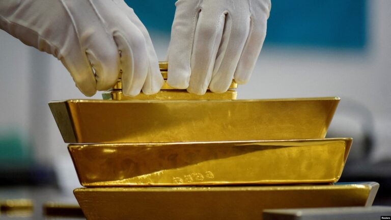 Rusia a început, pentru prima dată în aproape un sfert de secol, să vândă rezervele de aur