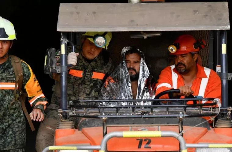 Un miner a fost salvat după ce a rămas blocat timp de 14 zile sub pământ, la o adâncime de 300 de metri