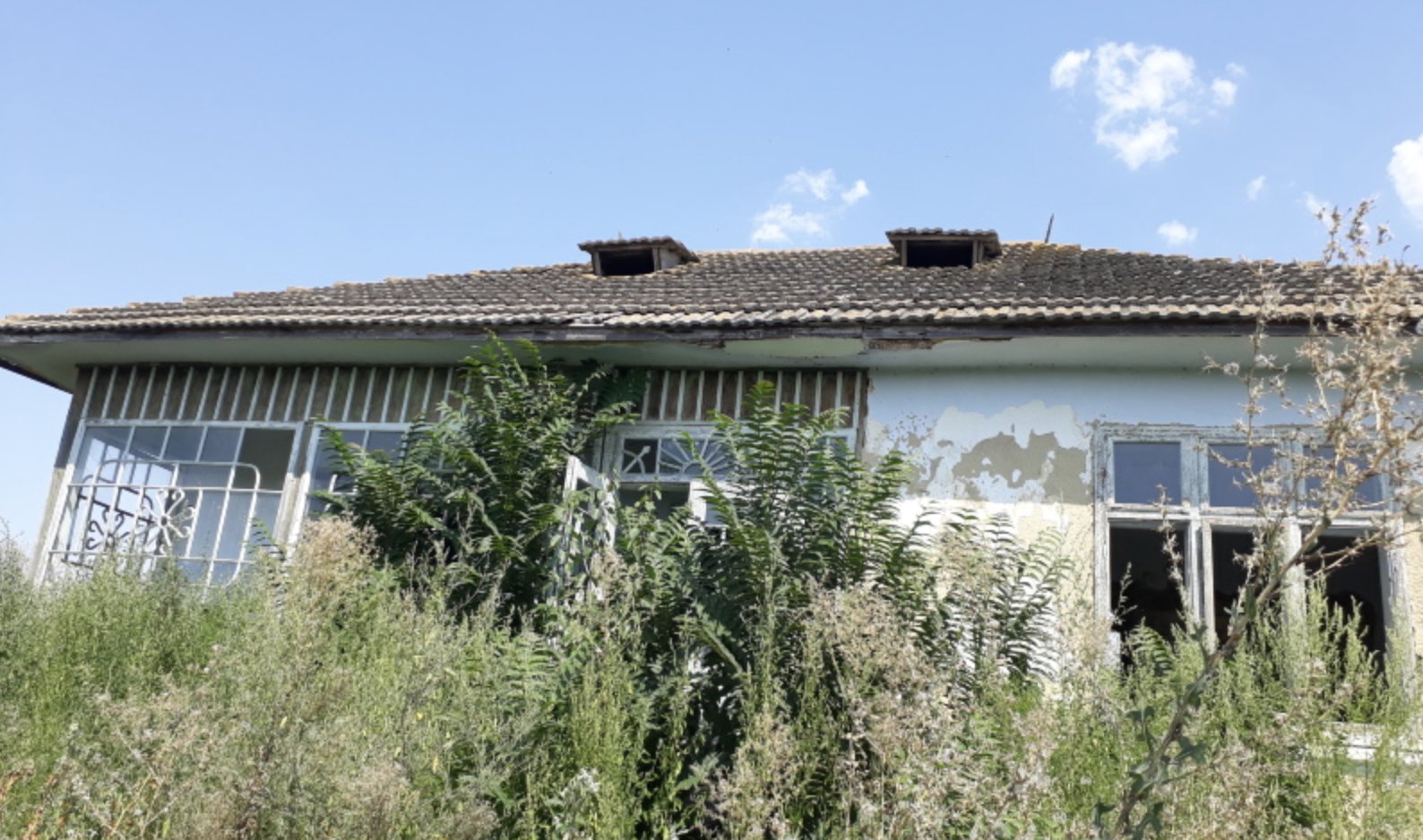 Casele neîngrijite din Strășeni vor fi impozitate cu până la 300%. Măsura stârnește nemulțumiri