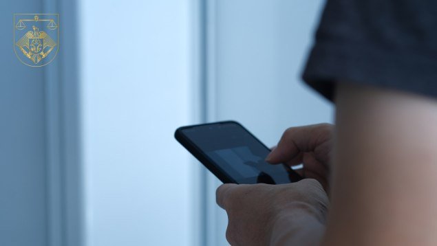 S-a dat drept femeie pe online și a șantajat un bărbat. Acesta va sta 7 ani în pușcărie