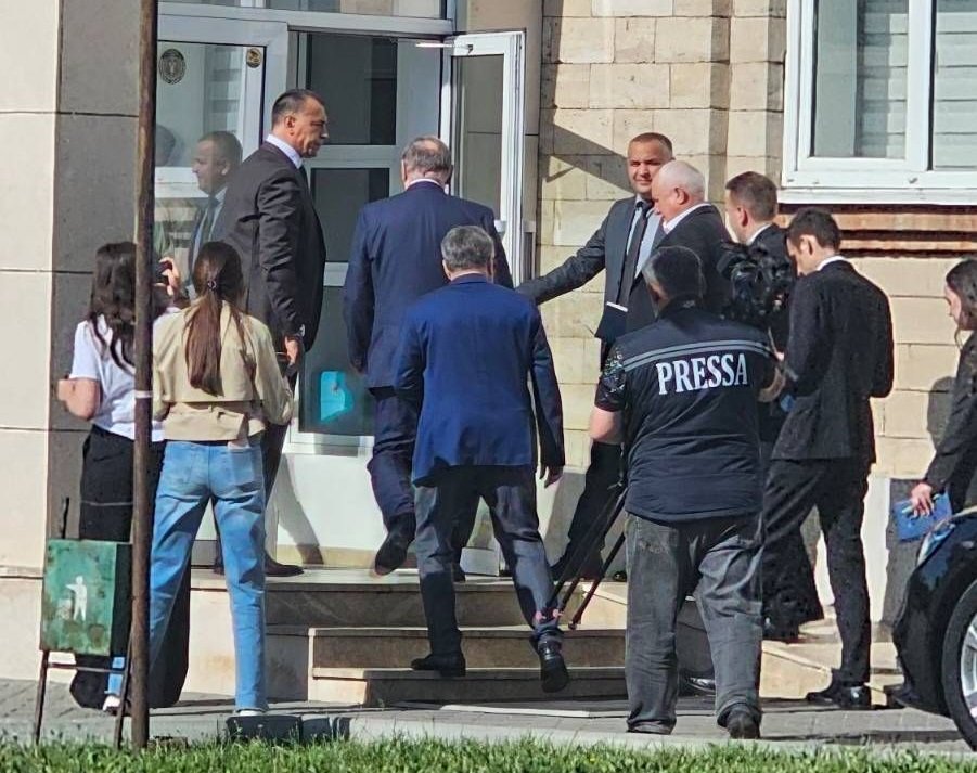 Ambasadorul agreat al Rusiei, Oleg Ozerov: vizită neanunțată la Comrat în plin proces de organizare a alegerilor