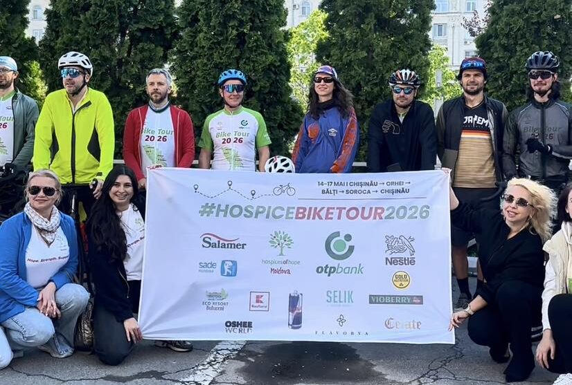 Cursă pe biciclete pentru o cauză nobilă: 15 persoane pedalează sute de kilometri pentru persoanele cu boli incurabile