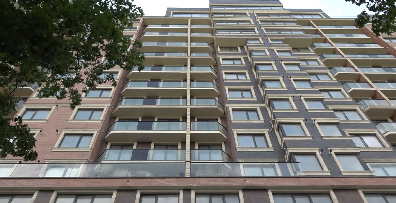 Coșmar imobiliar la Chișinău: sute de oameni au rămas fără bani după ce au investit într-un bloc de locuințe