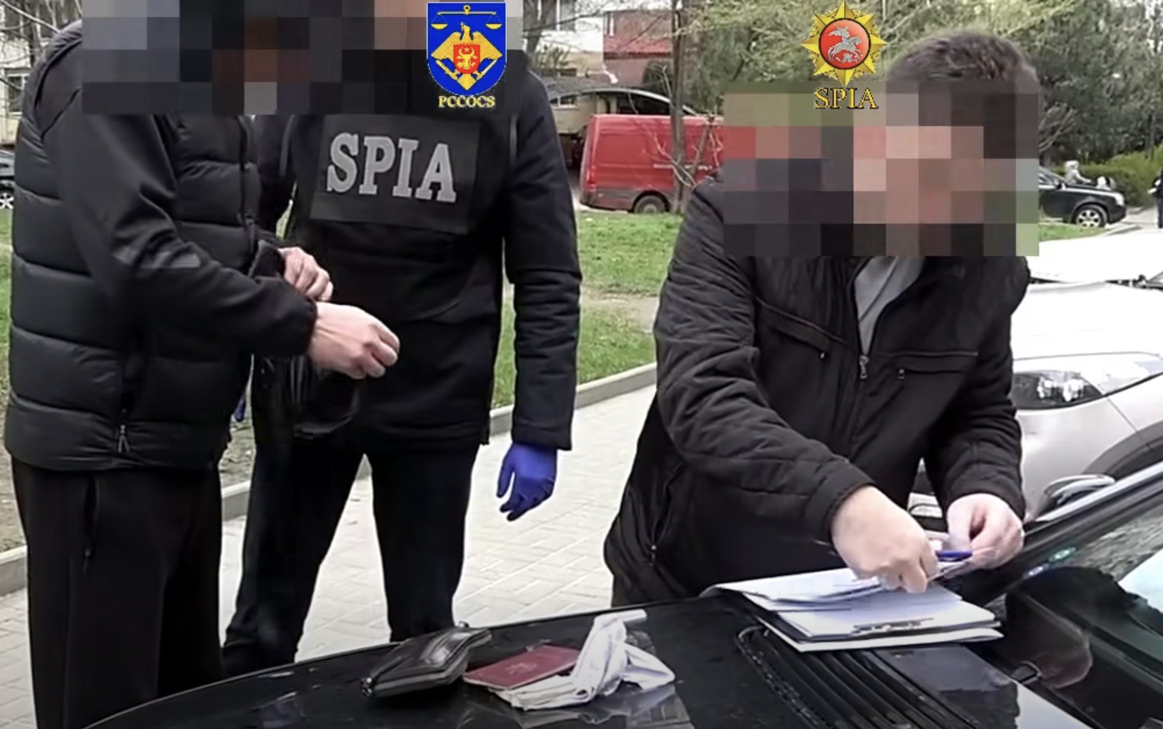 Fabrică de acte false, destructurată. Membrii grupării vindeau buletine și permise de conducere