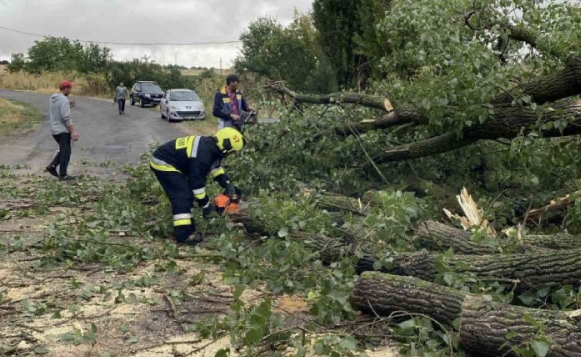 Ploile torențiale au provocat pagube în mai multe localități din țară.  IGSU anunță că nu există victime
