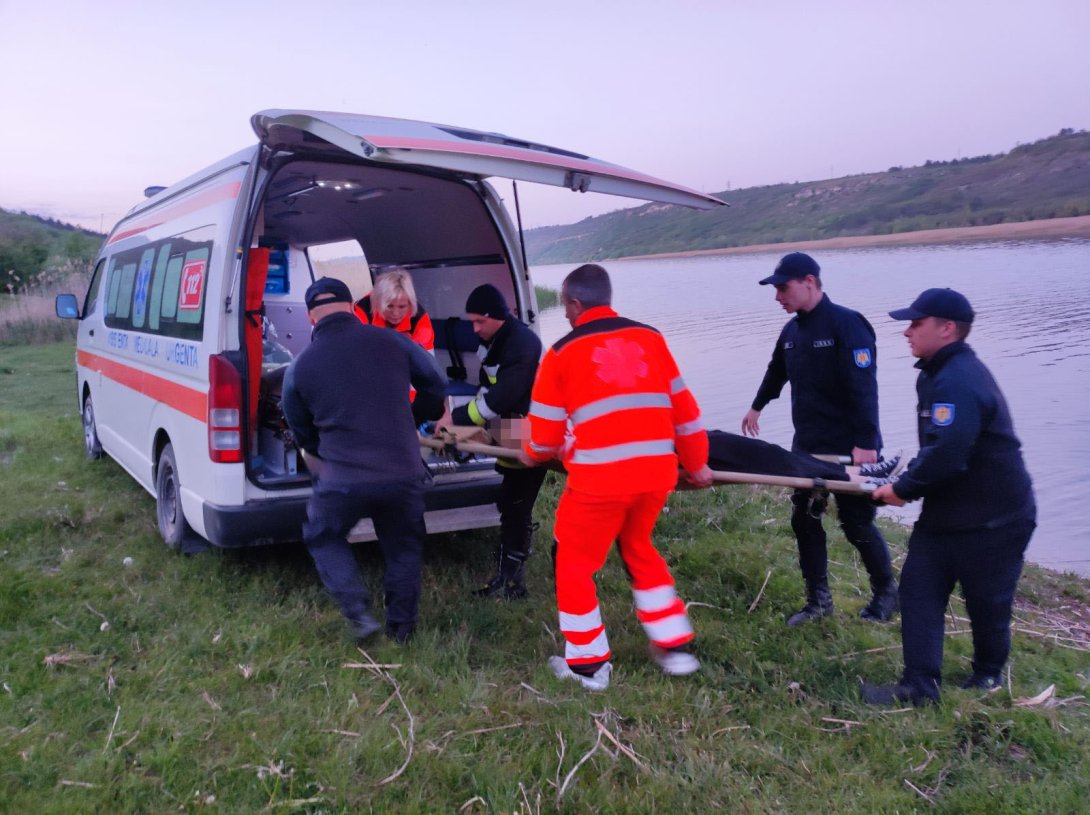 La un pas de tragedie la Țîpova: femeie salvată după o cădere de la 30 de metri de pe stâncă