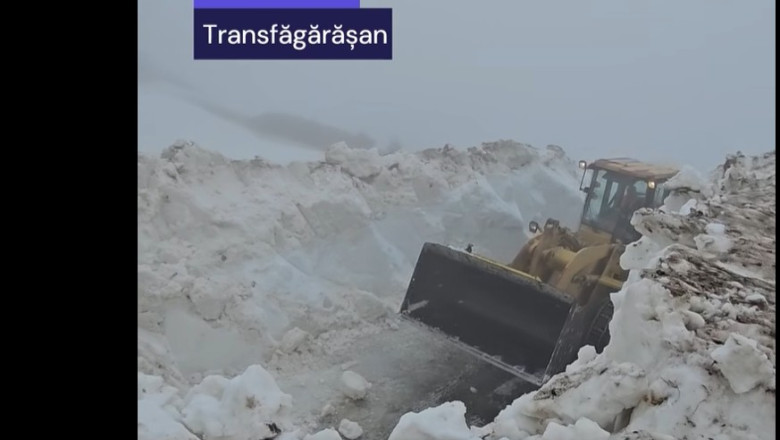 Deszăpezire dificilă pe Transfăgărășan. Drumarii luptă cu nămeți de peste 5 metri