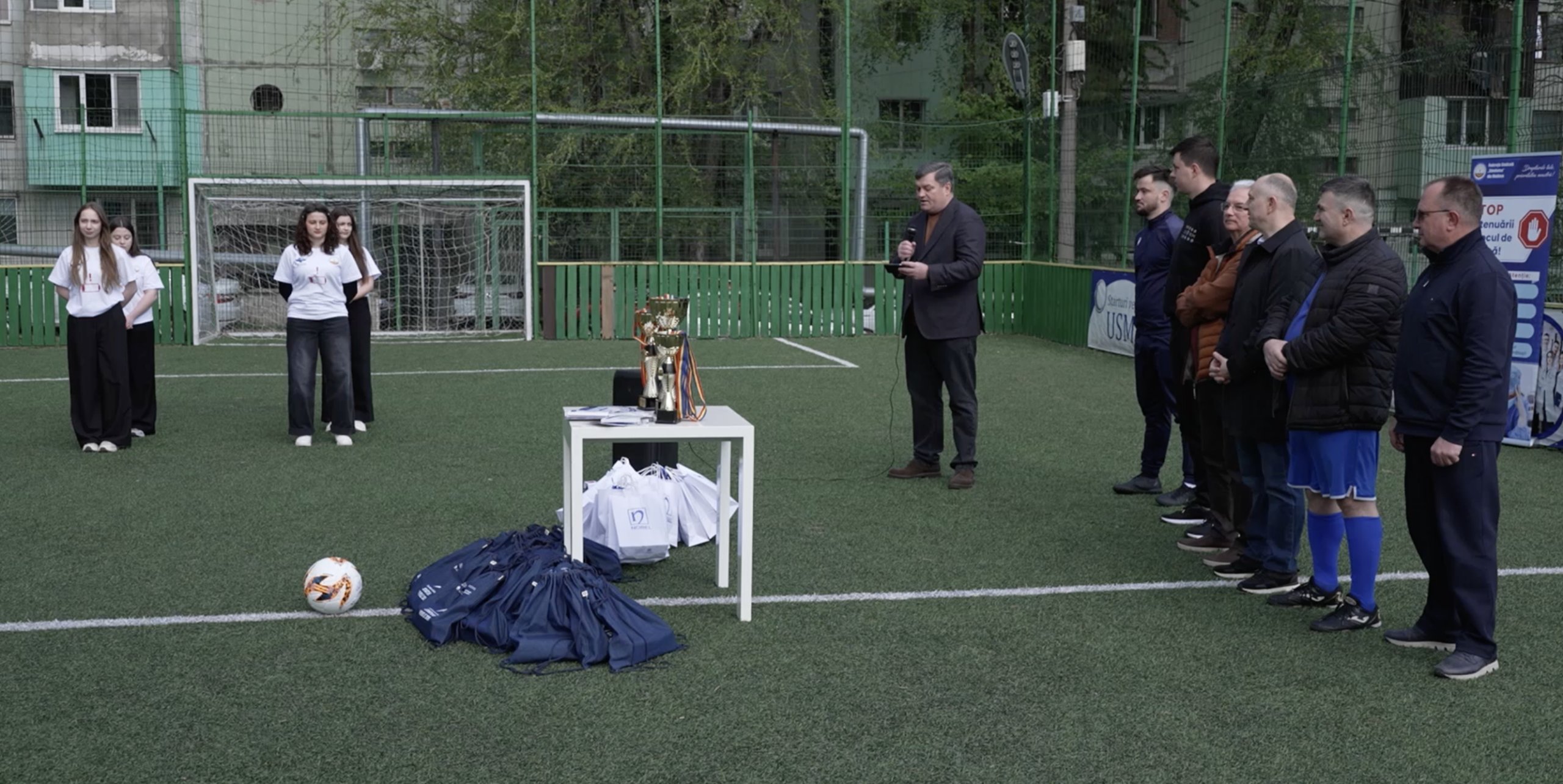 De Ziua Muncii, medici și studenți la Medicină au lăsat halatele albe pentru fotbal
