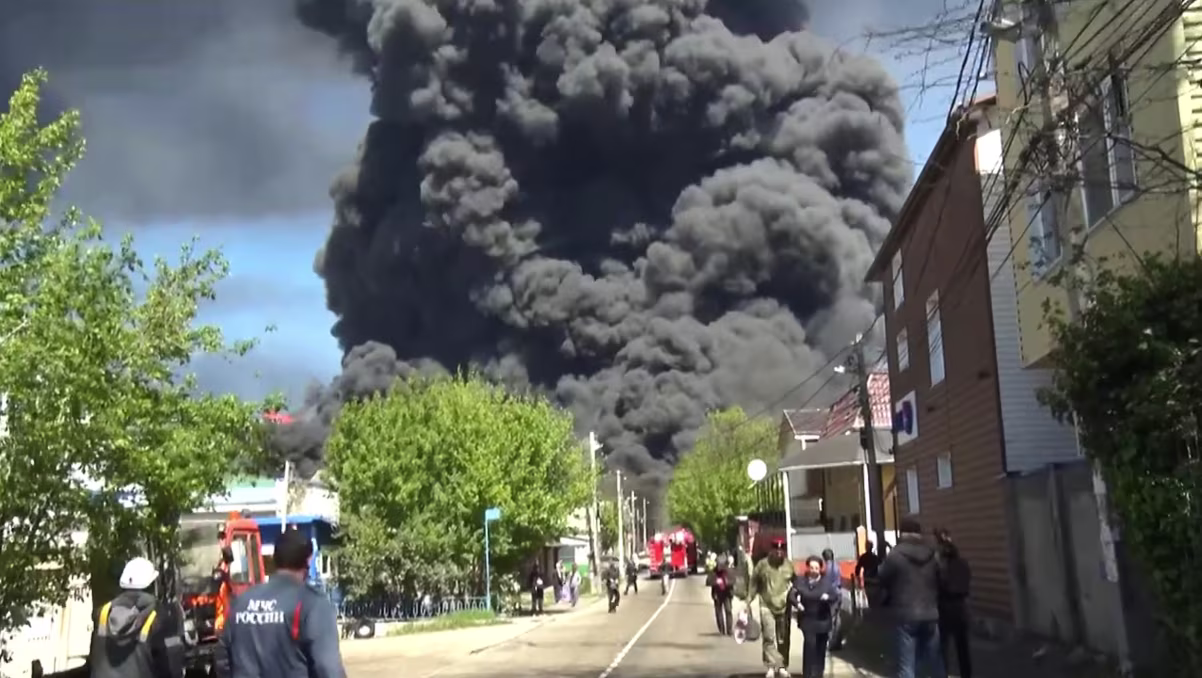 Al patrulea incendiu la rafinăria din Tuapse în două săptămâni. Experții avertizează despre o catastrofă ecologică