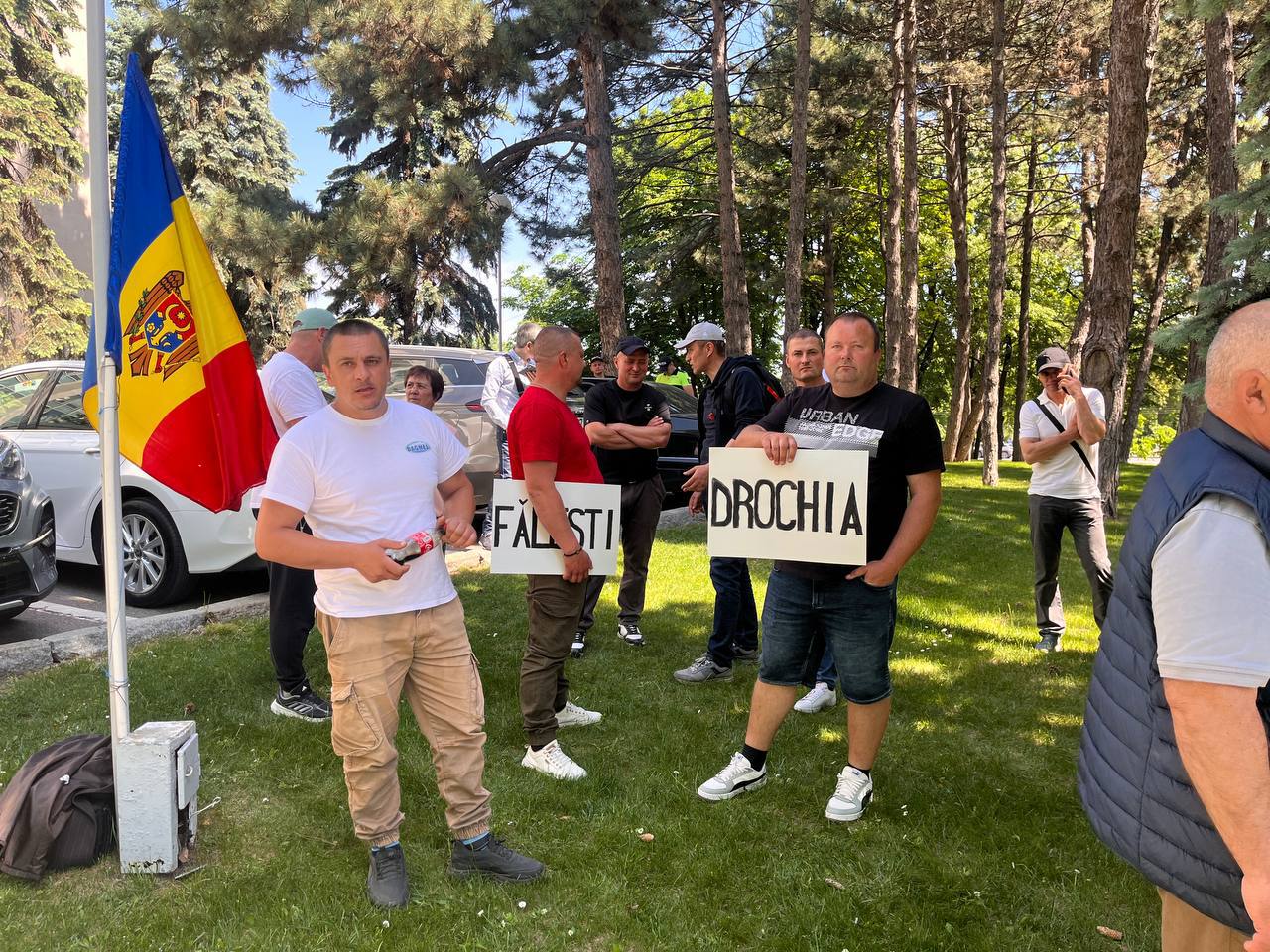 Fermierii au protestat în fața Guvernului: Aceștia cer sprijin și se opun majorării TVA în agricultură