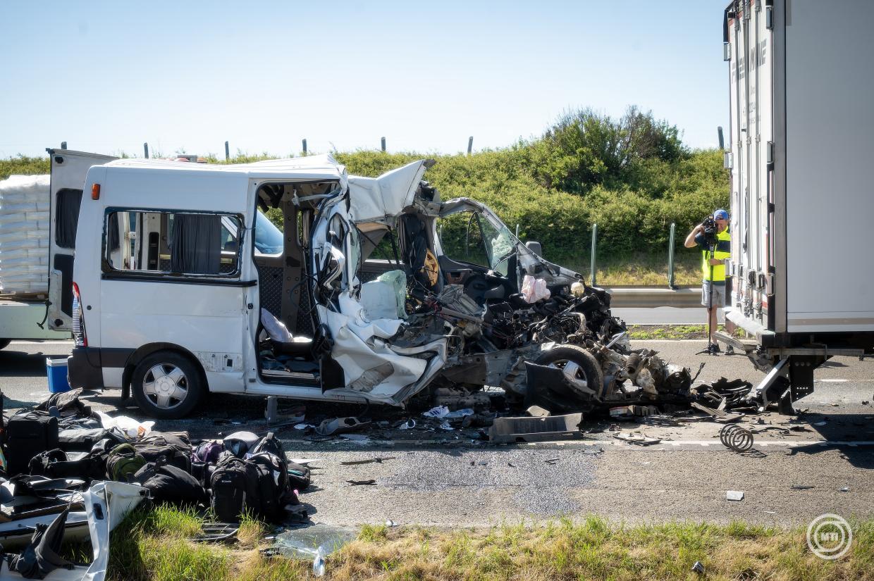 MAE confirmă: Un microbuz din Republica Moldova, implicat într-un grav accident în Ungaria. Opt persoane au murit