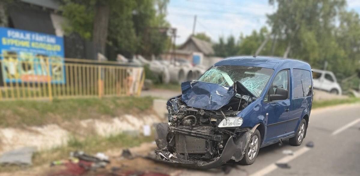 Accident grav la Sîngerei. Doi polițiști au ajuns în stare gravă la spital după ce au fost loviți de o mașină