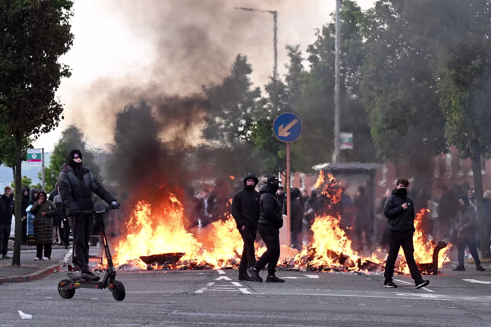 Belfast a fost zguduit pentru a doua noapte consecutiv de revolte, după atacul din stradă al unui migrant sudanez