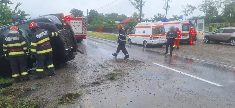 Microbuz cu opt moldoveni la bord, implicat într-un accident în România