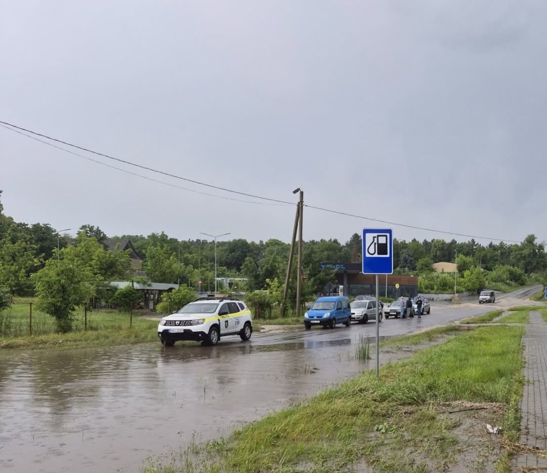 VIDEO Ploile au făcut ravagii la Pepeni. Terenuri inundate și drumuri impracticabile
