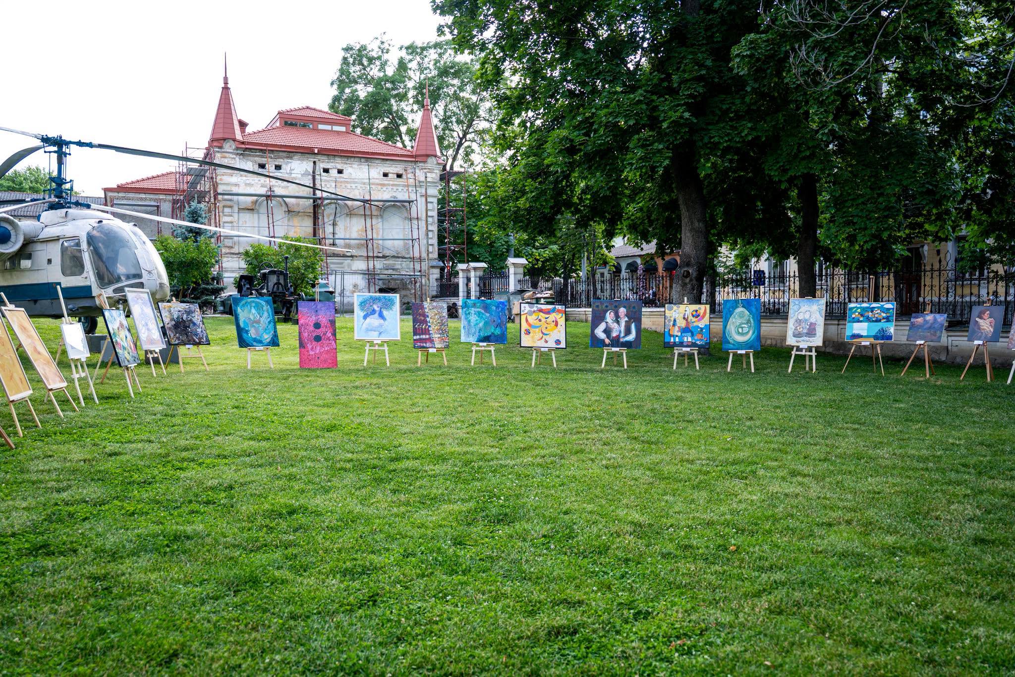 Festivalul „Arta & Femeile Moldovei” a reunit 16 artiste din întreaga țară