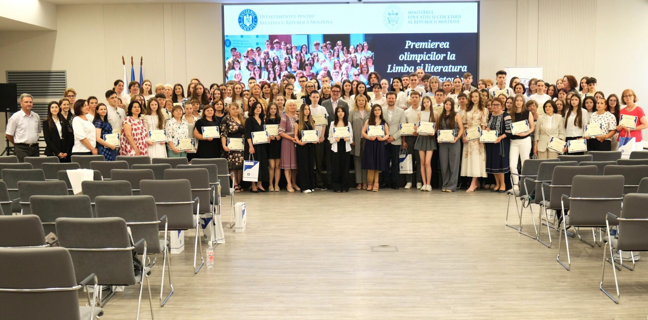80 de elevi olimpici din Republica Moldova, premiați de Guvernul României