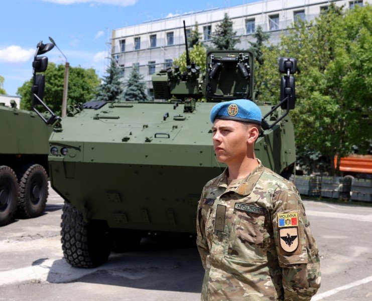 Armata a primit vehicule blindate din partea Germaniei. Nosatîi: Contribuie la consolidarea și modernizarea sectorului