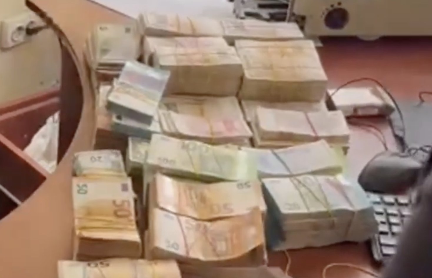 Cinci persoane reținute după o escrocherie de 260.000 de lei în Chișinău