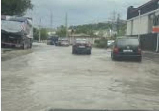 La fiecare ploaie, aceeași problemă. O stradă din Durlești se transformă în râu